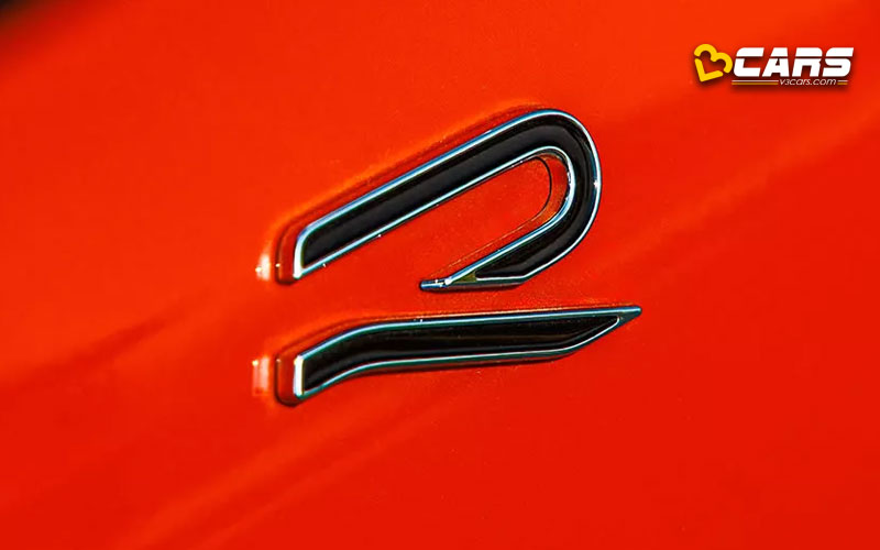 ‘R’ badge