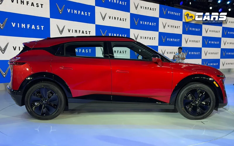 VinFast VF7 Side Exterior