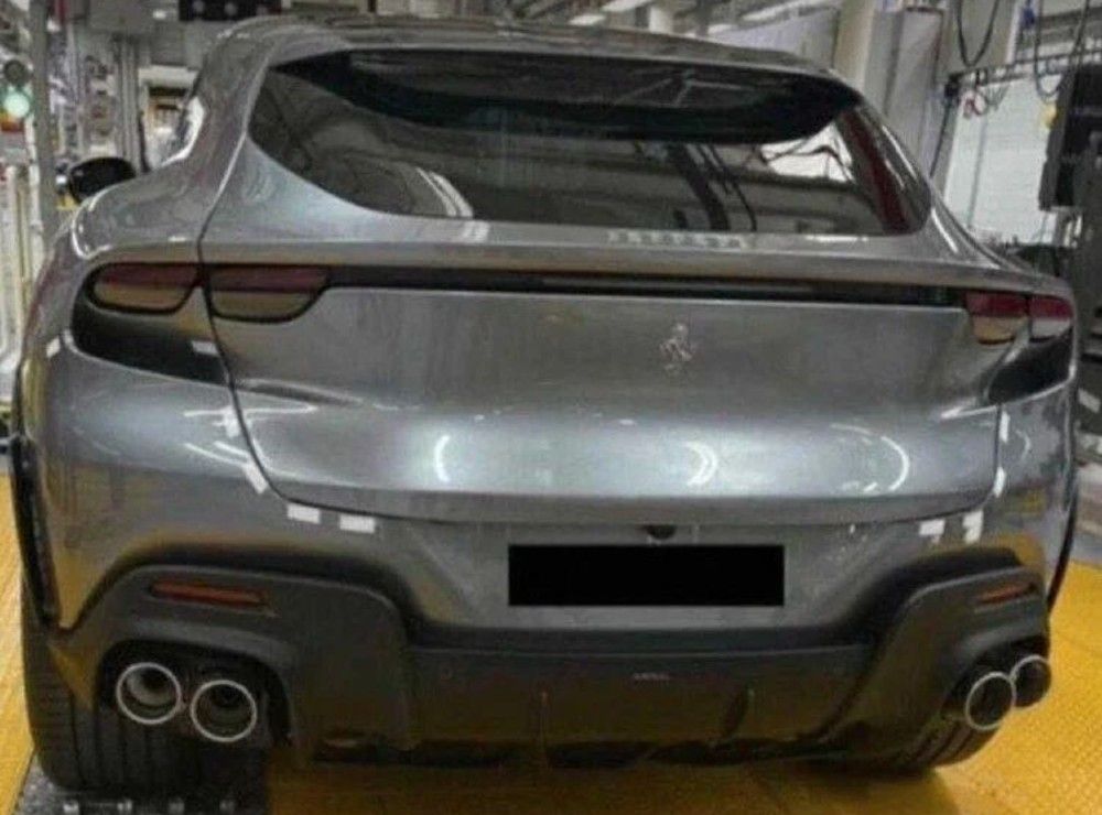 586543Ferrari Purosangue rear