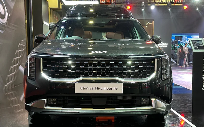 Carnival Hi Limousine-78