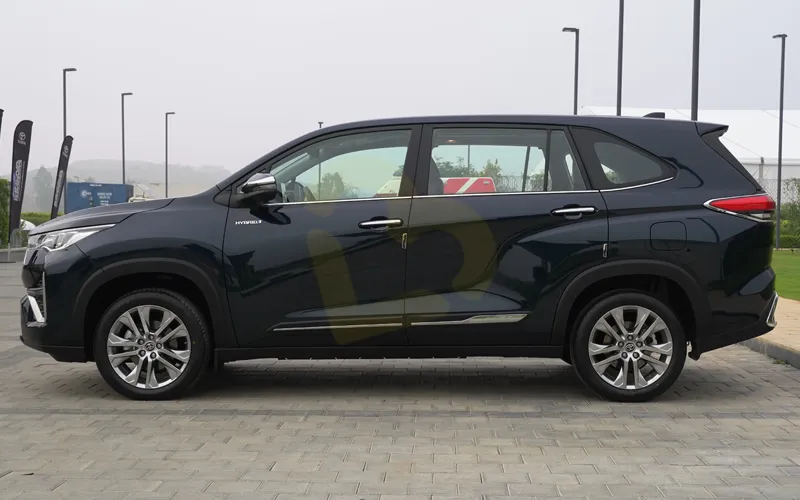 Innova Hycross-Exterior-34