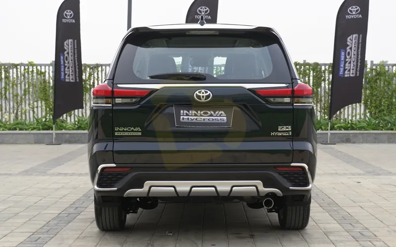 Innova Hycross-Exterior-18