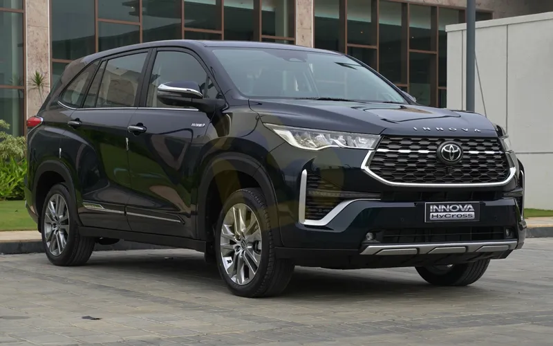 Innova Hycross-Exterior-36