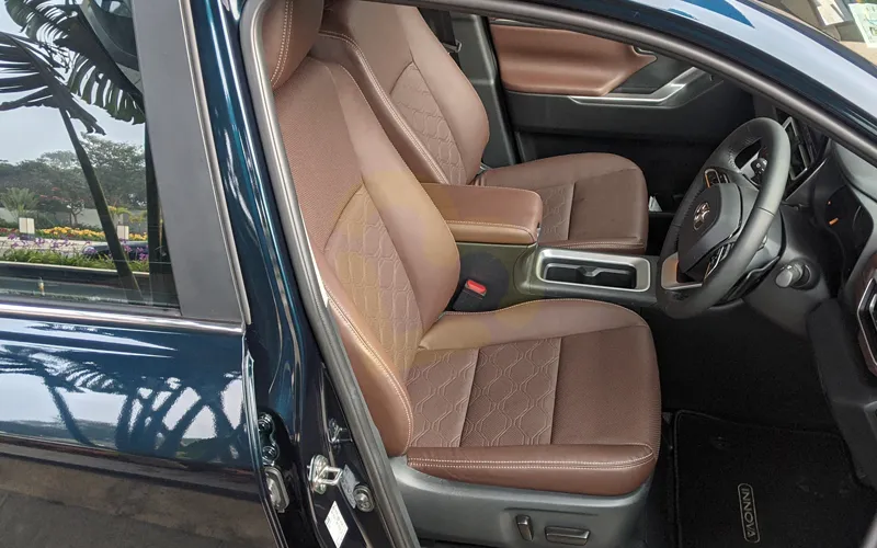 Innova Hycross-Interior-77