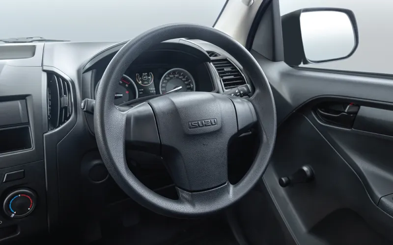 D-MAX-Interior-37