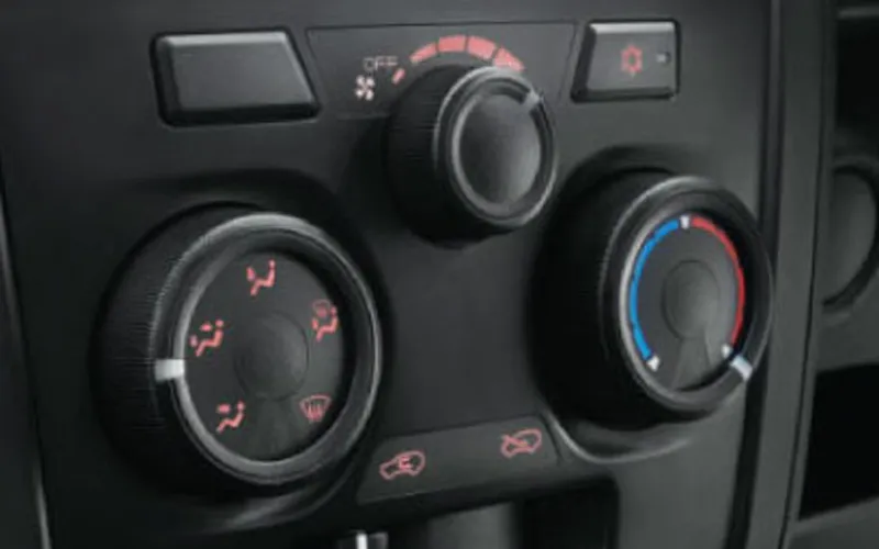 D-MAX-Interior-35