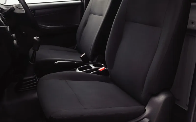 D-MAX-Interior-35