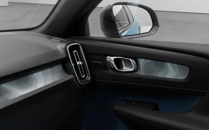 C40 Recharge-Interior-30