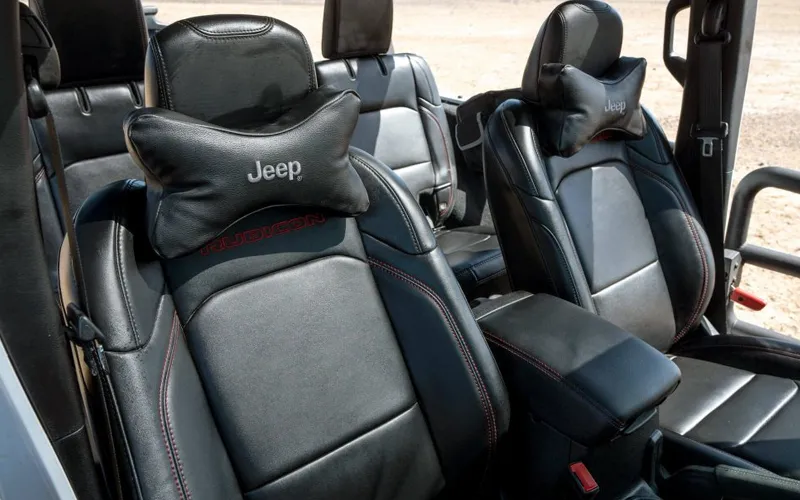 Wrangler-Interior-100