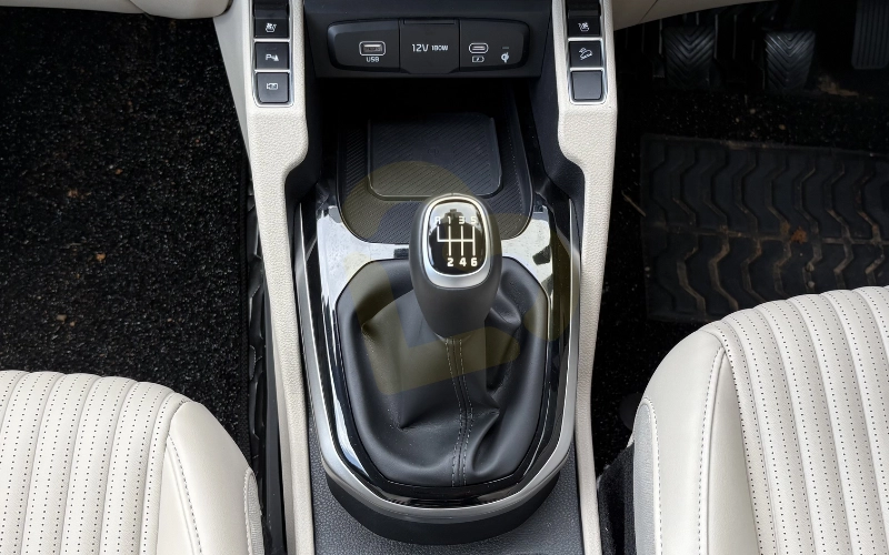 Carens Clavis-Interior-96