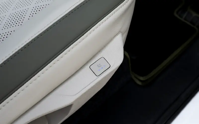 XEV 9S-Interior-95