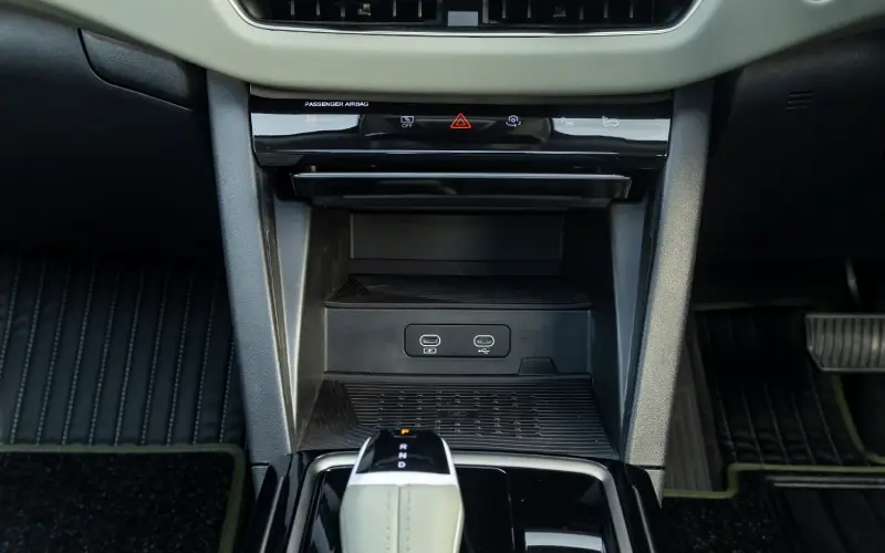 XEV 9S-Interior-59