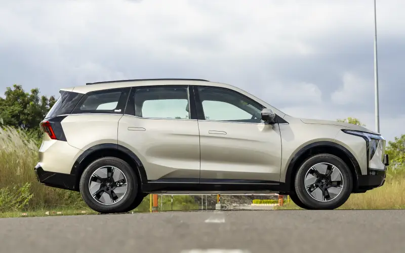 XEV 9S-Exterior-34