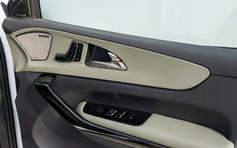 XEV 9S-Interior-39