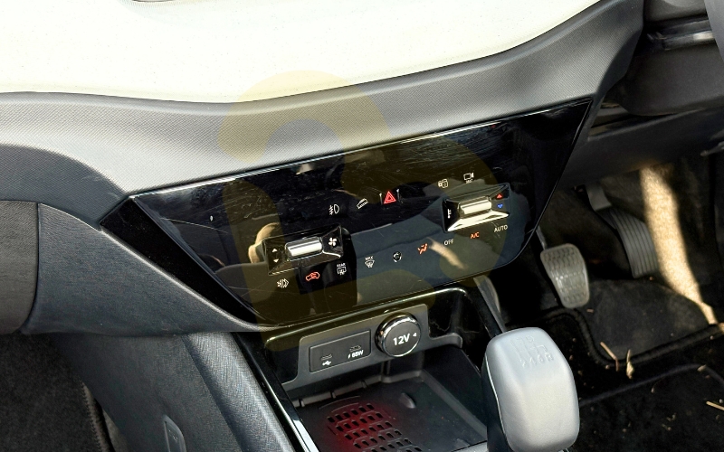 Punch-Interior-41