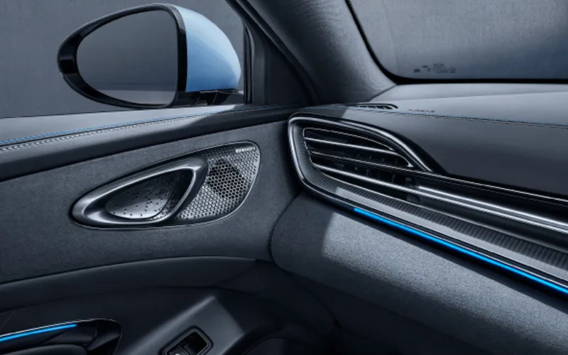 Seal-Interior-82