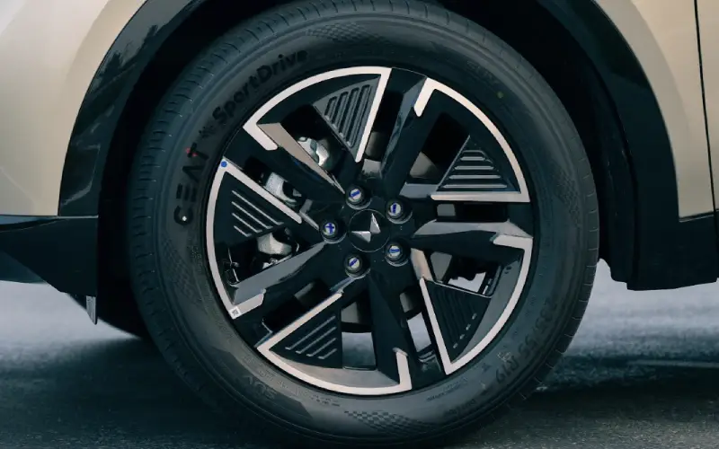 XUV 7XO-Exterior-18